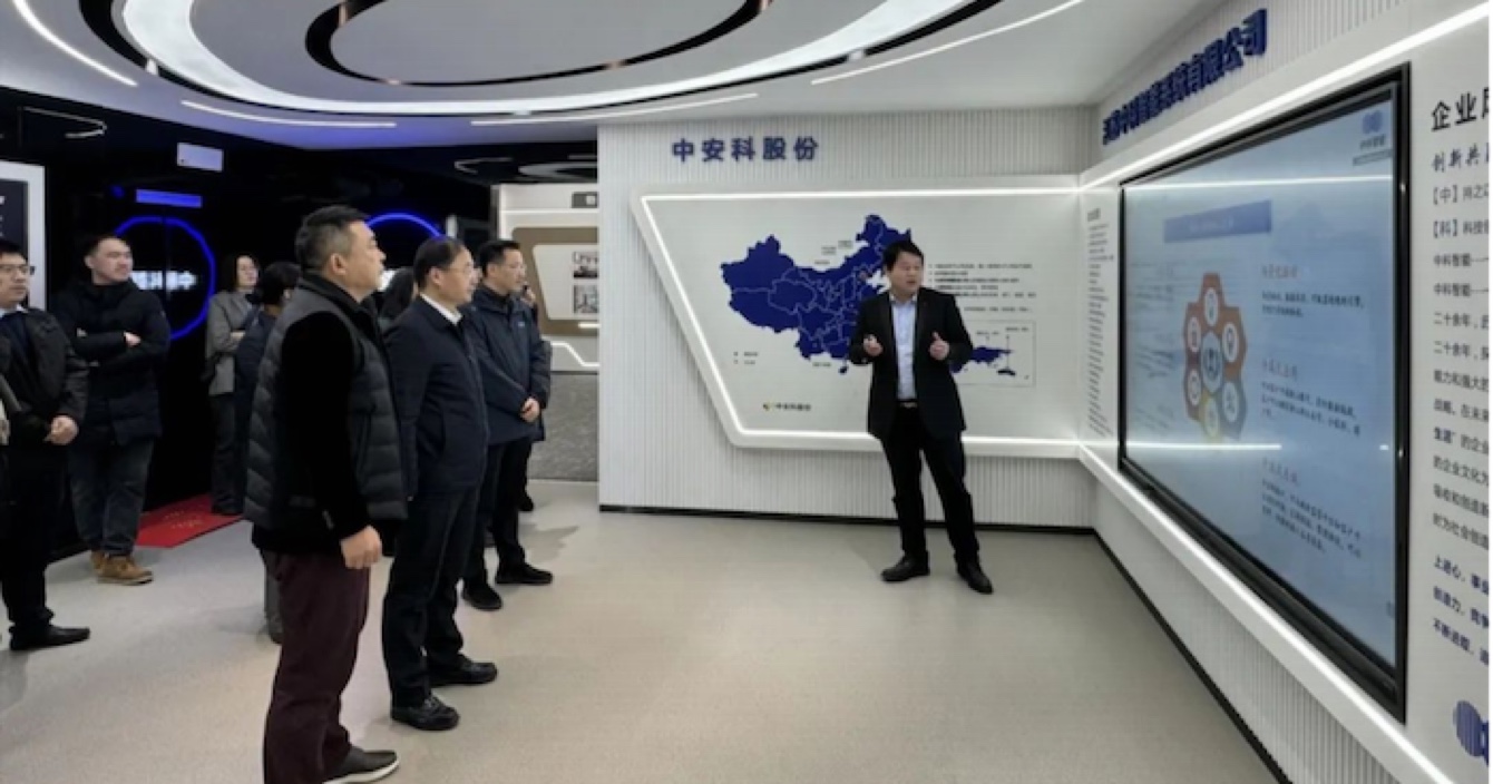 貼合適老化政策，助力智慧養(yǎng)老 | 蘇州市副市長(zhǎng)查穎冬一行蒞臨中安科子公司中科智能調(diào)研適老化改造工作